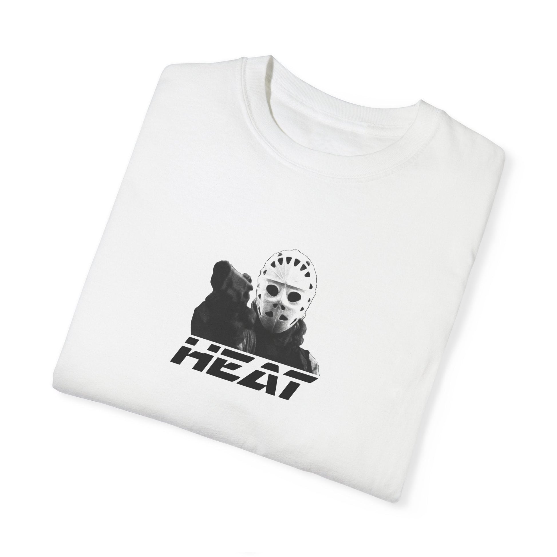 Print detail view of white Heat 1995 Slick shirt featuring the iconic hockey mask-wearing character from the movie 'Heat,' capturing a pivotal moment during the bank heist scene.